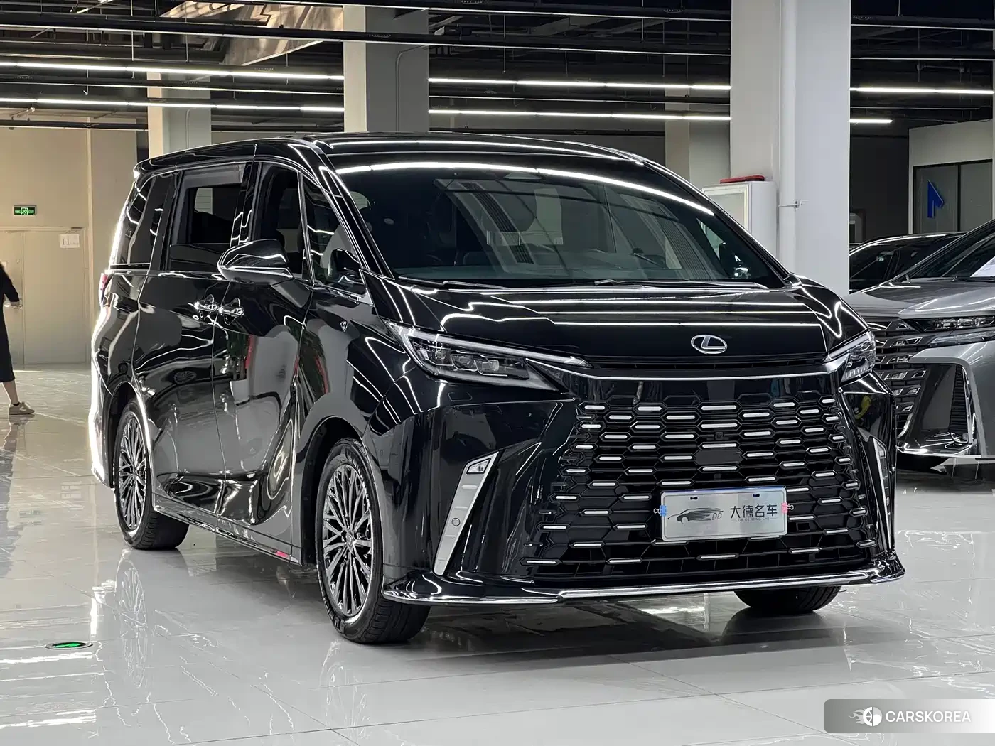 Lexus LM id 4664431 из Китая 13