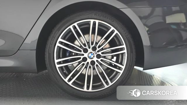 BMW 5 Series (G30) id 4557399 из Кореи 13