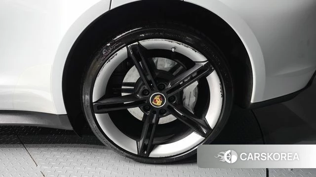Porsche Taycan id 4382878 из Кореи 13
