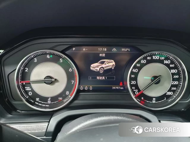Volkswagen Touareg id 4190422 из Китая 13