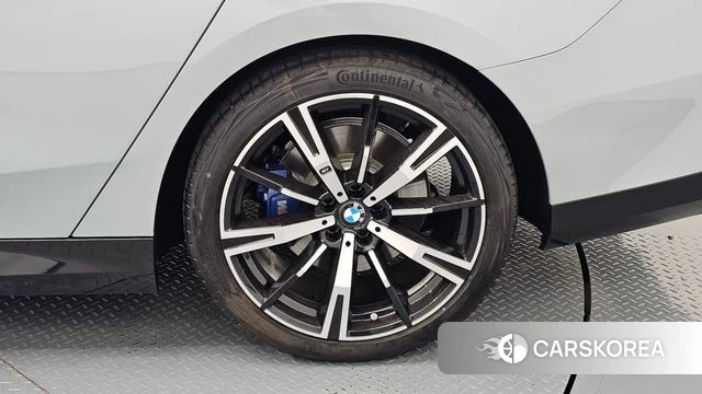 BMW 5 Series (G60) id 4533294 из Кореи 13