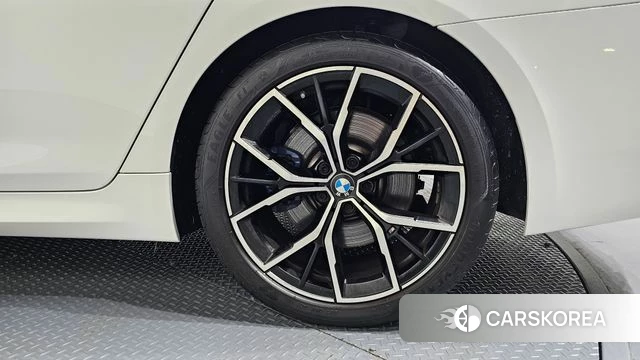 BMW 5 Series (G30) id 4792626 из Кореи 13