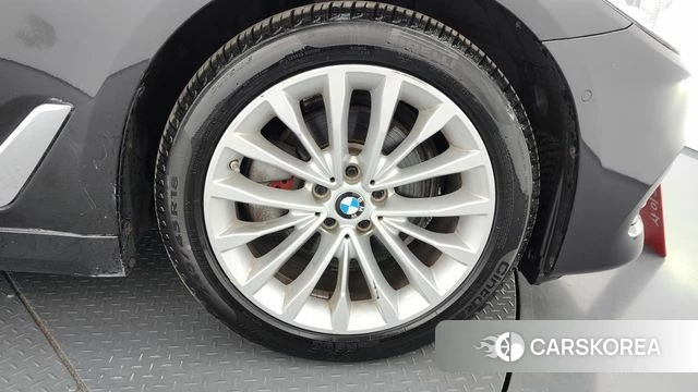 BMW 5 Series (G30) id 4362984 из Кореи 13