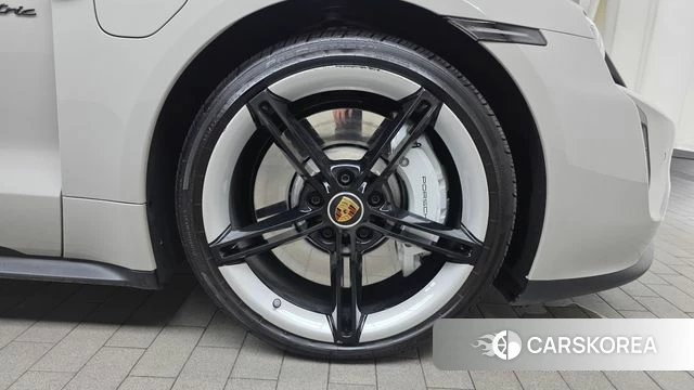 Porsche Taycan id 4456575 из Кореи 13