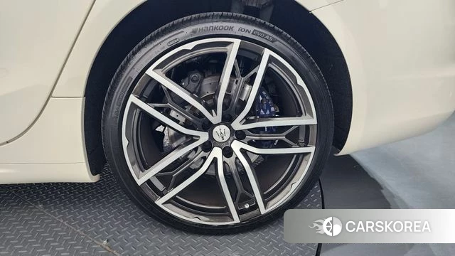 Maserati Ghibli id 4428917 из Кореи 13