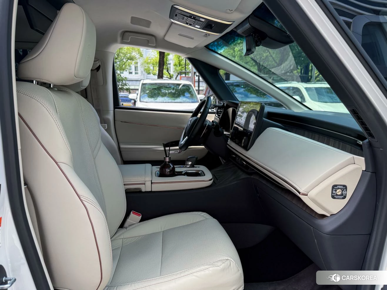 Lexus LM id 4452994 из Китая 13