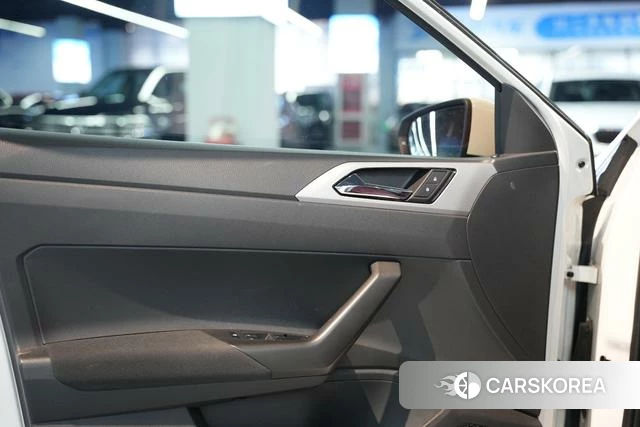 Volkswagen Polo id 4258641 из Китая 13