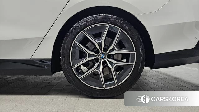 BMW 5 Series (G60) id 4469001 из Кореи 13