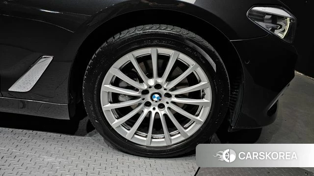 BMW 5 Series (G30) id 4471112 из Кореи 13