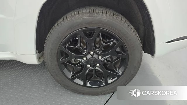 Jeep Grand Cherokee id 4646677 из Кореи 13
