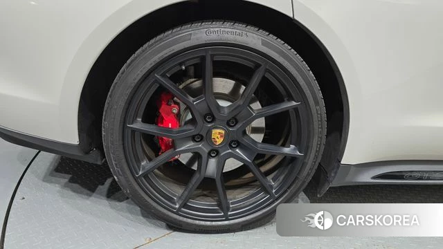 Porsche Taycan id 4778647 из Кореи 13