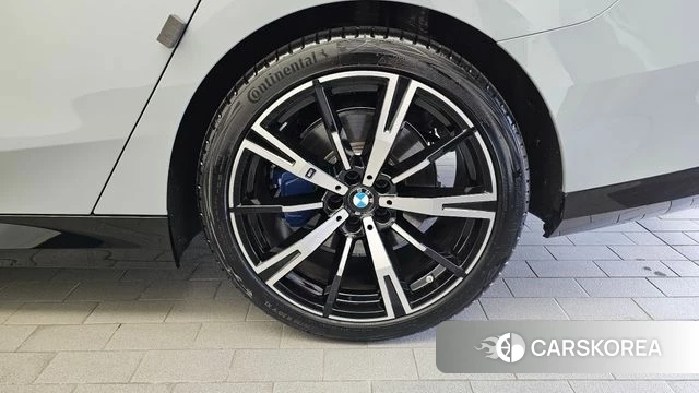 BMW 5 Series (G60) id 4892643 из Кореи 13