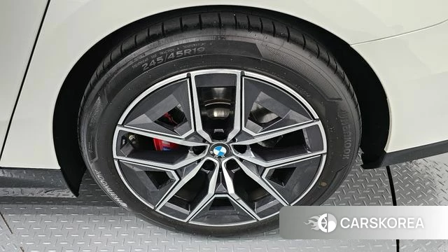 BMW 5 Series (G60) id 4194216 из Кореи 13