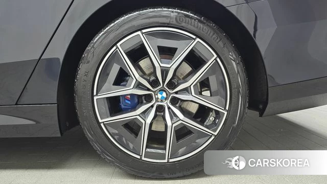 BMW 5 Series (G60) id 4640115 из Кореи 13