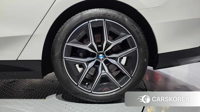 BMW 5 Series (G60) id 4752814 из Кореи 13