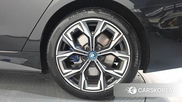 BMW i4 id 4560758 из Кореи 13