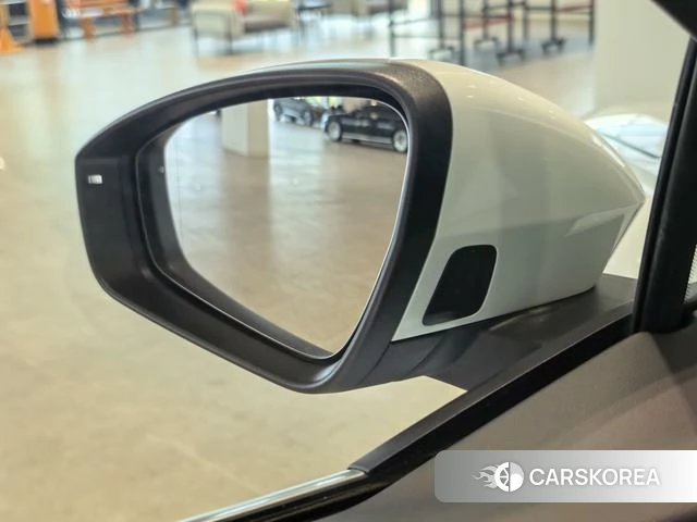 Audi Q5 e-tron id 3919440 из Китая 13