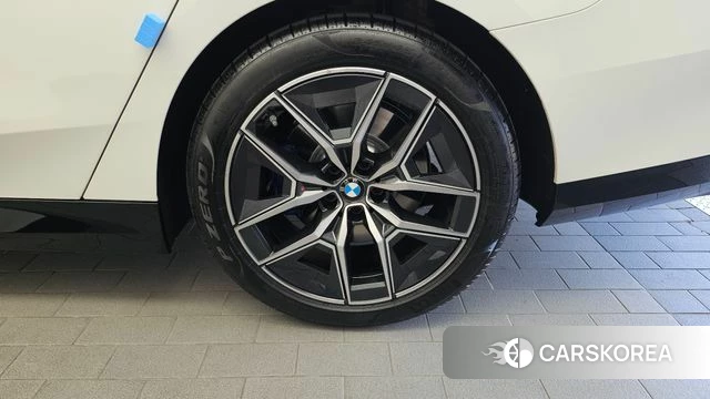 BMW 5 Series (G60) id 4904172 из Кореи 13