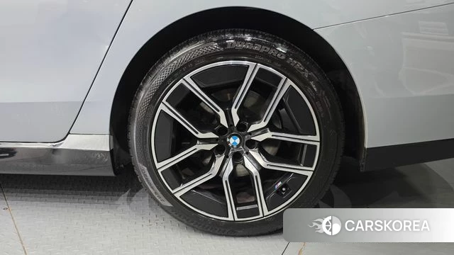 BMW 7 Series (G70) id 4898479 из Кореи 13
