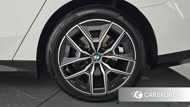 BMW 5 Series (G60) id 4706198 из Кореи 13