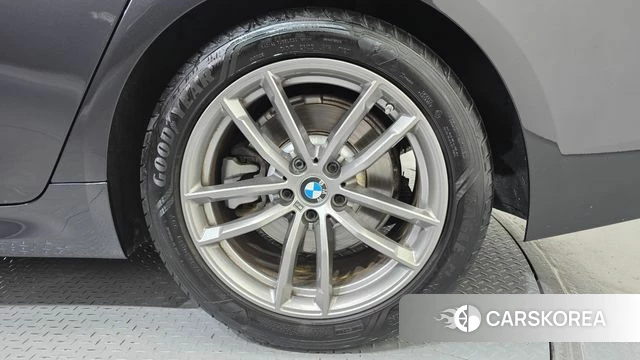 BMW 5 Series (G30) id 4872846 из Кореи 13