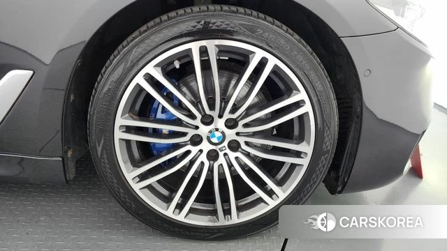 BMW 5 Series (G30) id 4363102 из Кореи 13