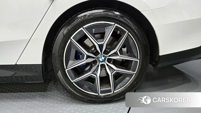 BMW 5 Series (G60) id 4329742 из Кореи 13