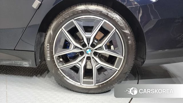 BMW 5 Series (G60) id 4194014 из Кореи 13