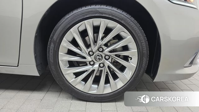 Lexus ES300h 7th generation id 4303741 из Кореи 13