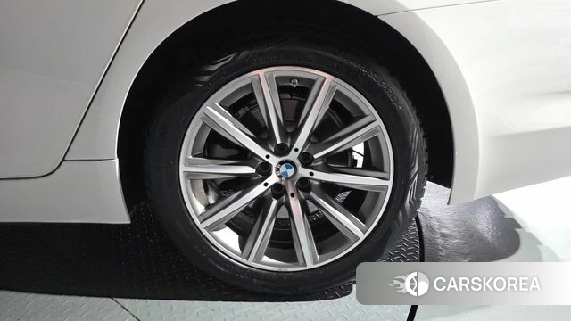 BMW 5 Series (G30) id 4689396 из Кореи 13