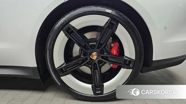 Porsche Taycan id 4527694 из Кореи 13