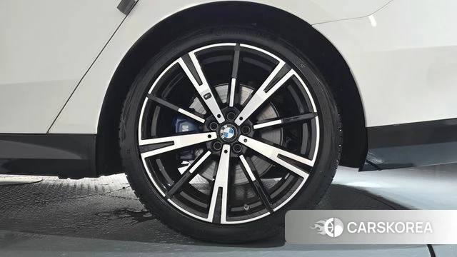 BMW 5 Series (G60) id 4847408 из Кореи 13