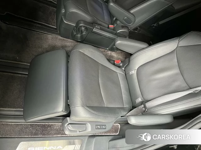 Toyota Saina id 4279038 из Китая 13