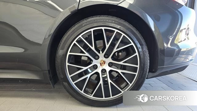 Porsche Taycan id 4862929 из Кореи 13