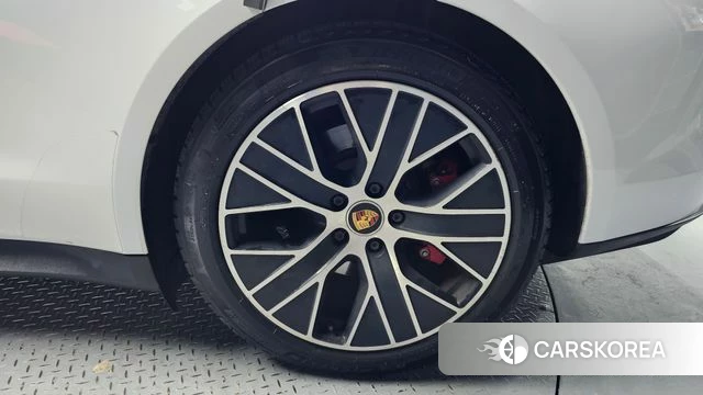 Porsche Taycan id 4231781 из Кореи 13