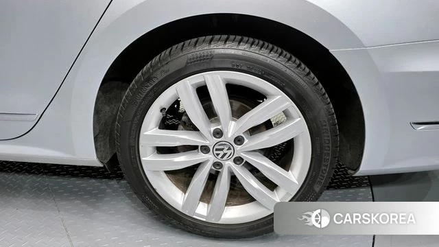 Volkswagen The New Passat id 4285953 из Кореи 13