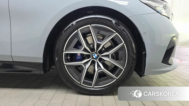 BMW 5 Series (G60) id 4493546 из Кореи 13