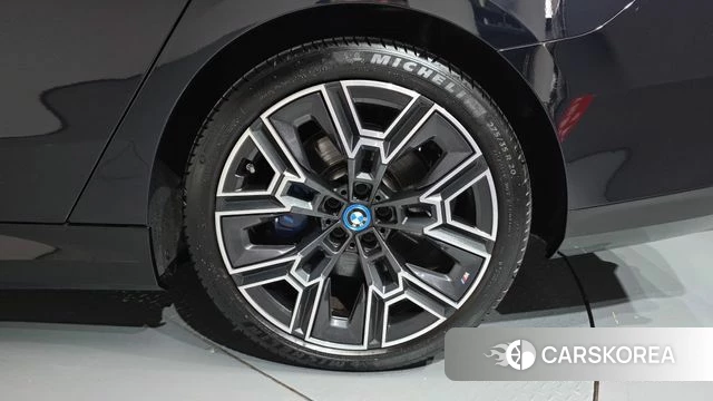 BMW 5 Series (G60) id 4783068 из Кореи 13