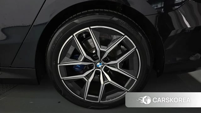 BMW 5 Series (G60) id 4870692 из Кореи 13