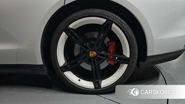 Porsche Taycan id 4594191 из Кореи 13
