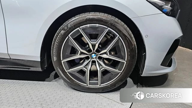 BMW 5 Series (G60) id 4185665 из Кореи 13