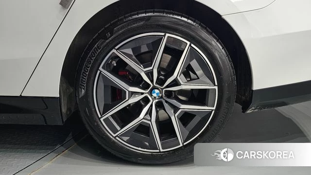 BMW 5 Series (G60) id 4499295 из Кореи 13