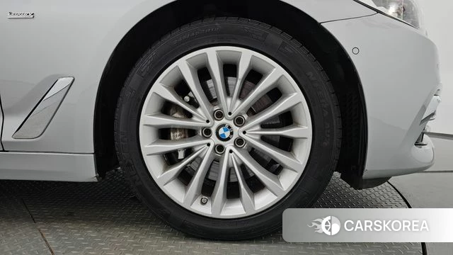 BMW 5 Series (G30) id 4658389 из Кореи 13