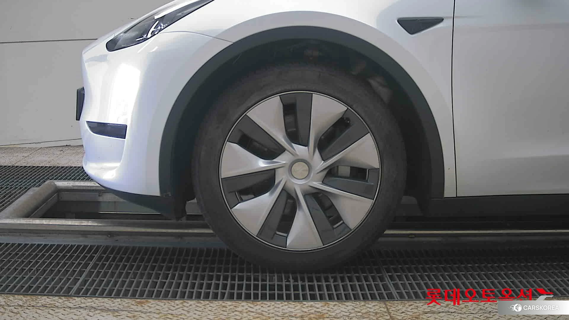 Tesla Model Y RWD id 4909363 из Кореи 13