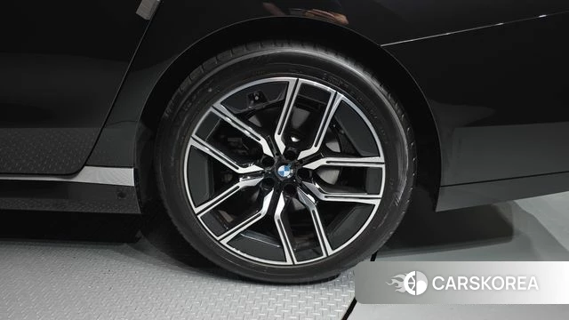 BMW 7 Series (G70) id 4762645 из Кореи 13