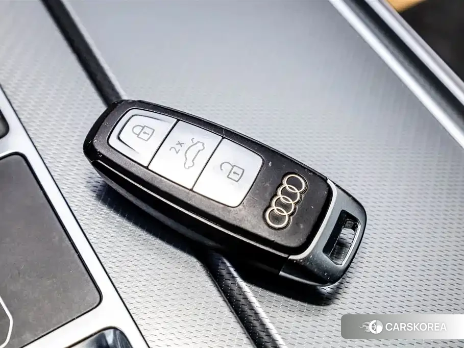 Audi A7L id 4601169 из Китая 13