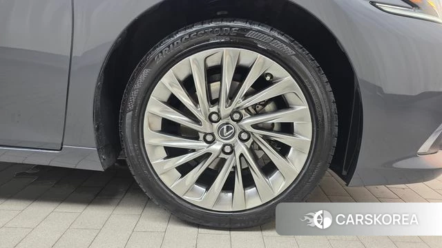 Lexus ES300h 7th generation id 4612579 из Кореи 13