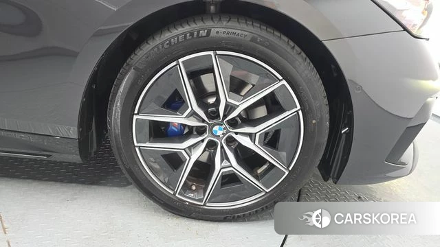 BMW 5 Series (G60) id 4421415 из Кореи 13
