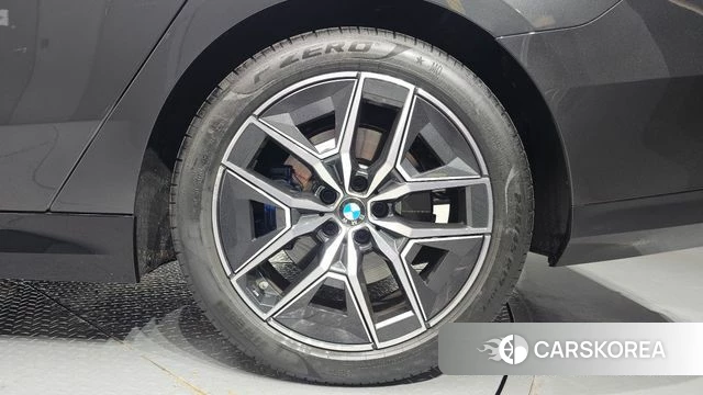 BMW 5 Series (G60) id 4200652 из Кореи 13