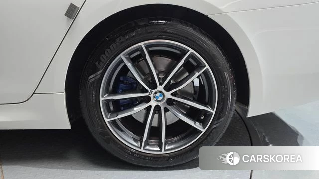 BMW 5 Series (G30) id 4593121 из Кореи 13